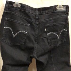 Ladies Levi’s black mid rise skinny. Size 12m